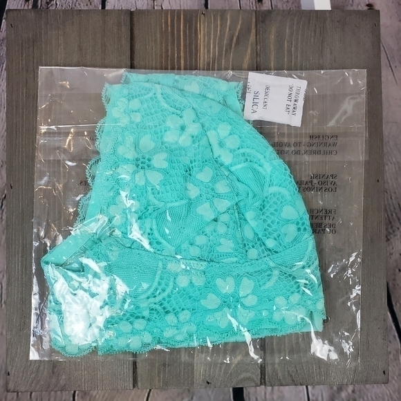 WISHLIST Lace Halter Bralette Mint sz. Small NWT - Picture 4 of 5